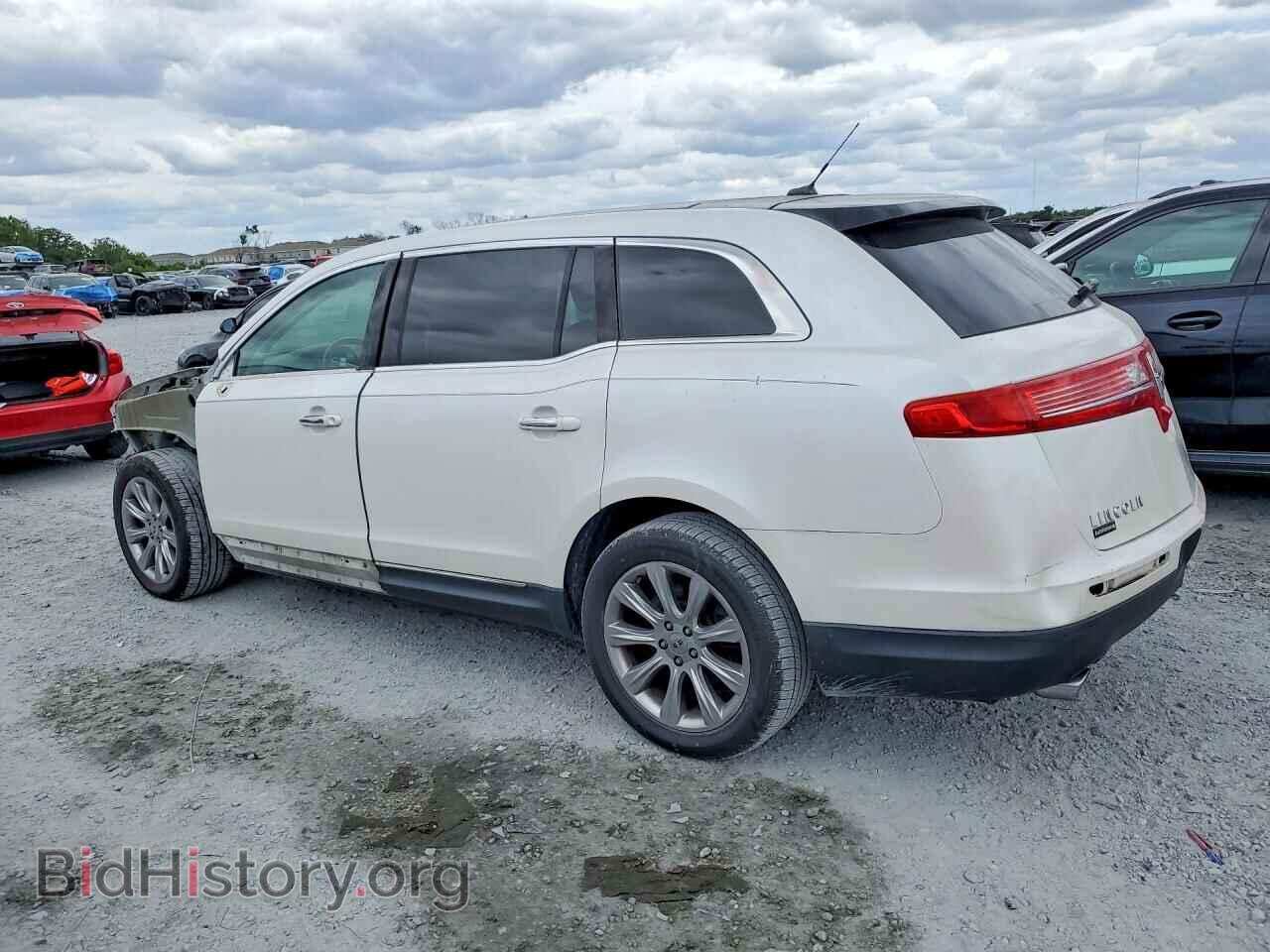 2013 LINCOLN MKT - VIN: 2LMHJ5AT3DBL52886 - Photo 2