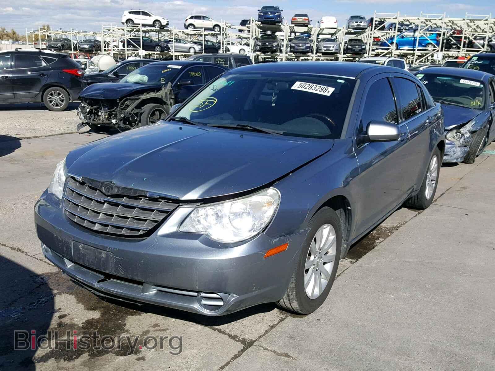 2010 CHRYSLER SEBRING - VIN: 1C3CC5FB1AN208147 - Фото 2