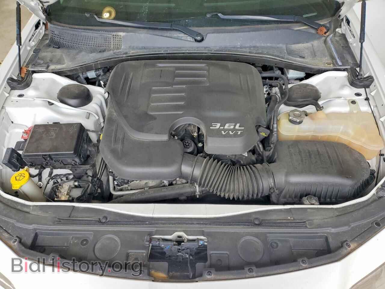 2019 CHRYSLER 300 - VIN: 2C3CCAKG3KH663215 - Фото 11