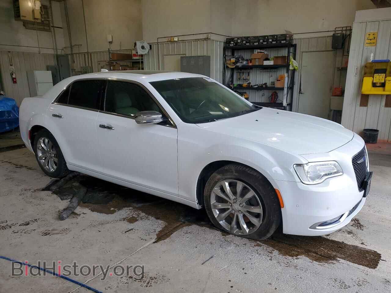2019 CHRYSLER 300 - VIN: 2C3CCAKG3KH663215 - Фото 4