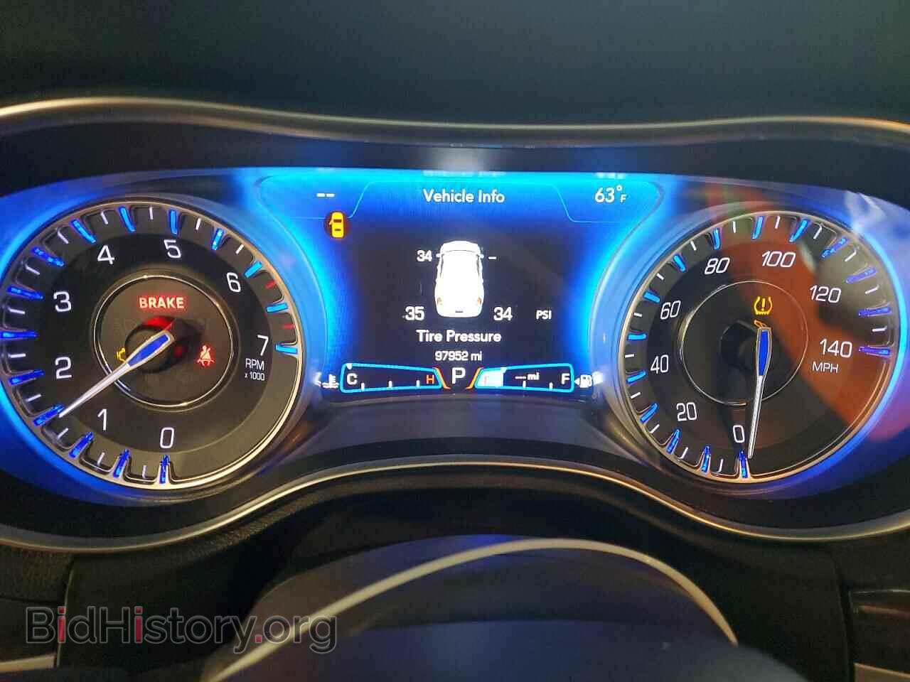 2019 CHRYSLER 300 - VIN: 2C3CCAKG3KH663215 - Фото 9