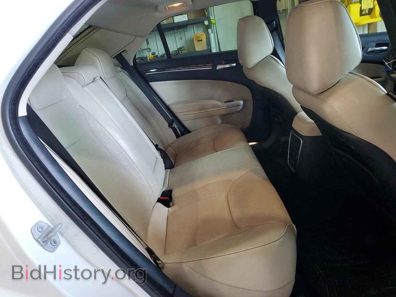 2019 CHRYSLER 300 - VIN: 2C3CCAKG3KH663215 - Фото 10