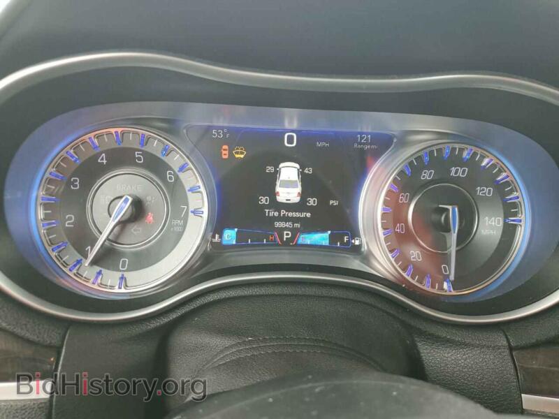 2017 Chrysler 300 (VIN 2C3CCAEG8HH646060) — фото 9 из 13