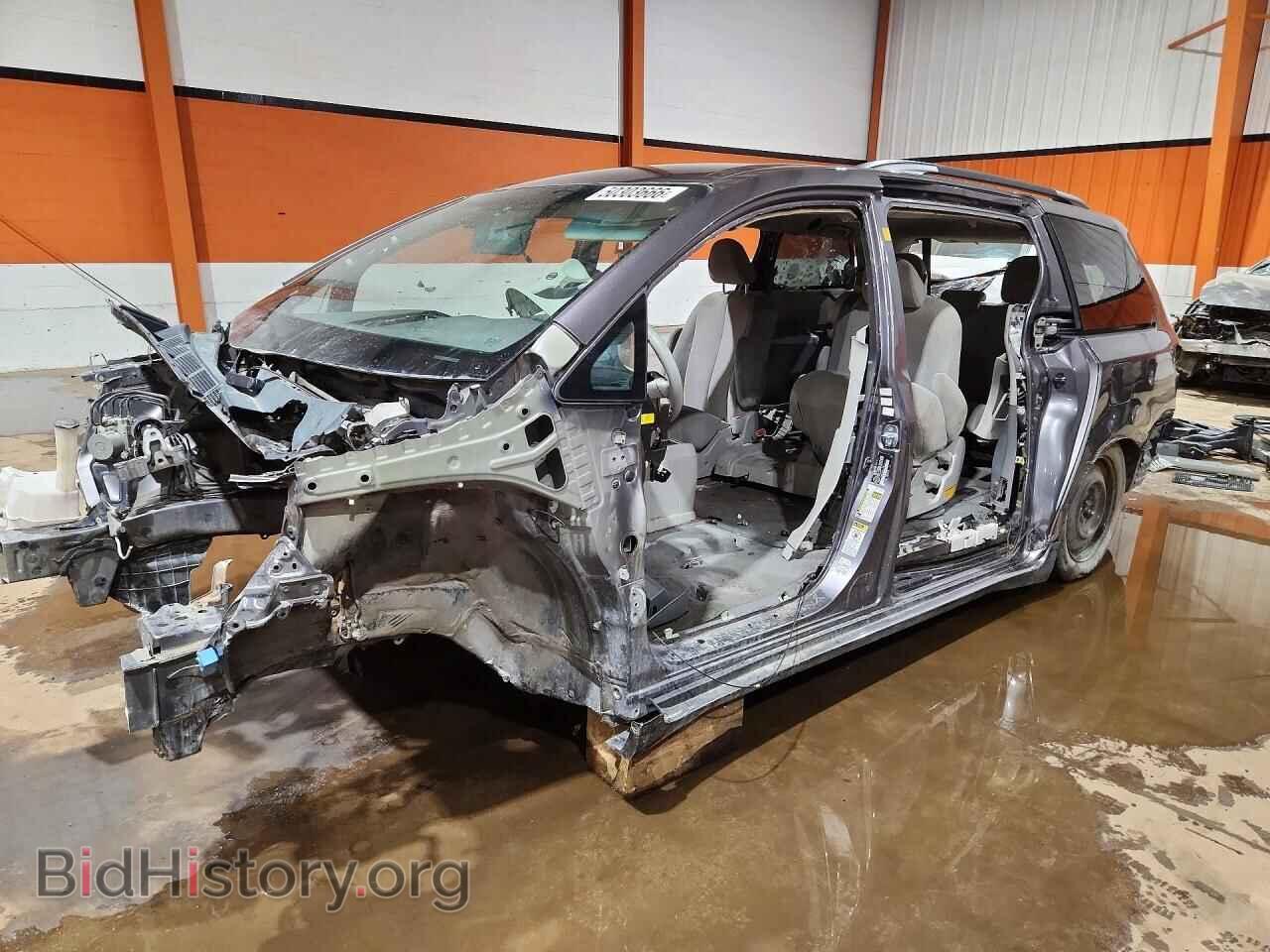 Фотография 5TDKK3DC4BS022530 - TOYOTA SIENNA 2011