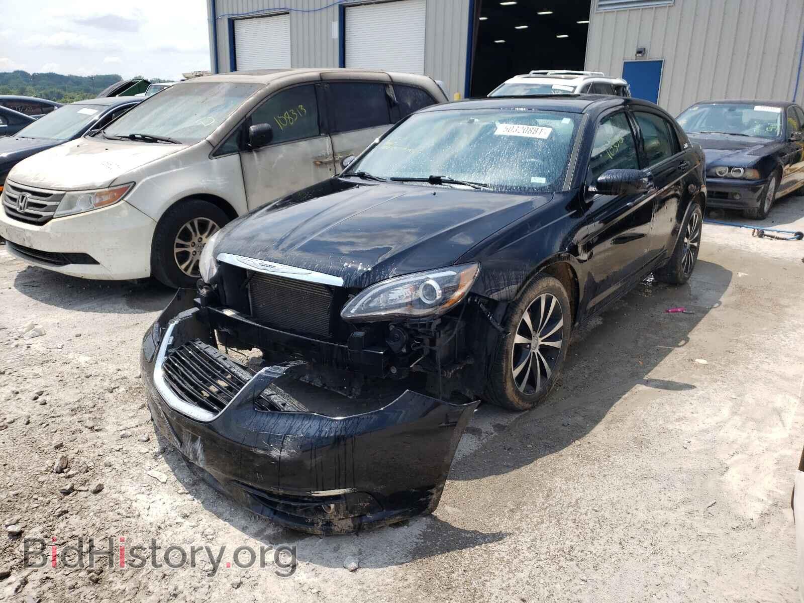 2013 CHRYSLER 200 - VIN: 1C3CCBCG9DN621081 - Фото 2