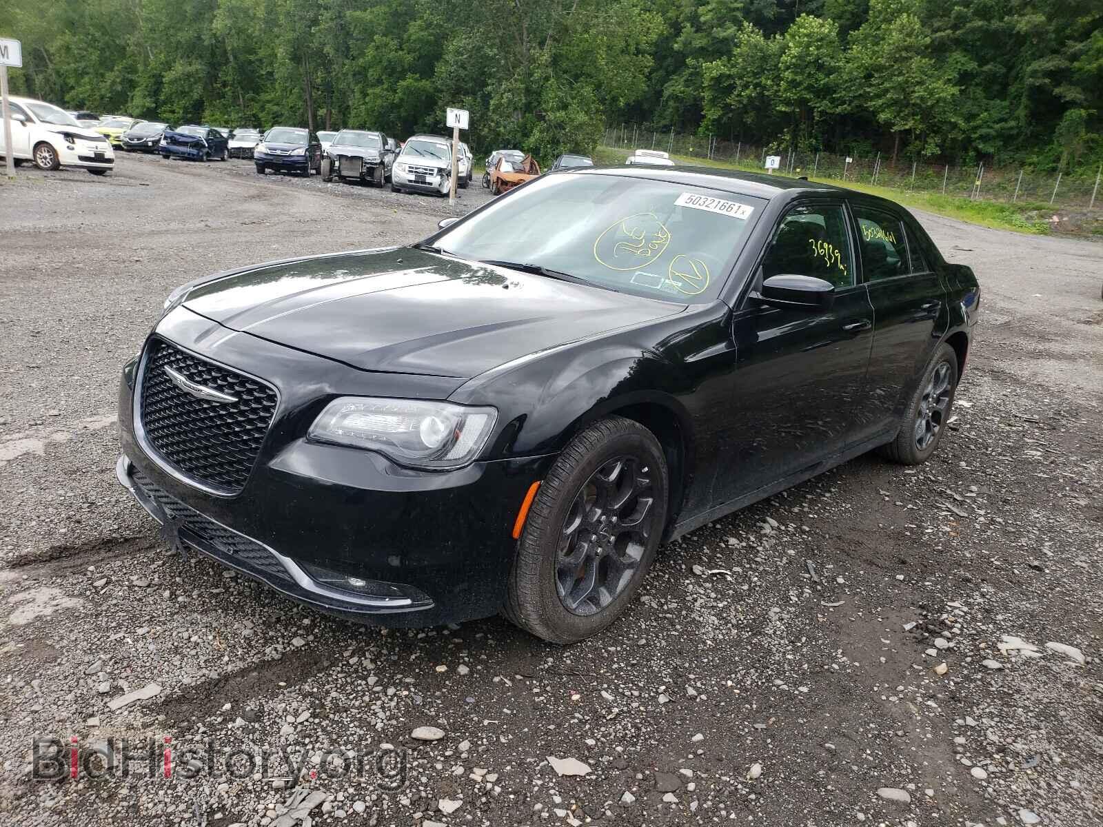 2019 CHRYSLER 300 - VIN: 2C3CCAGG6KH632100 - Фото 2