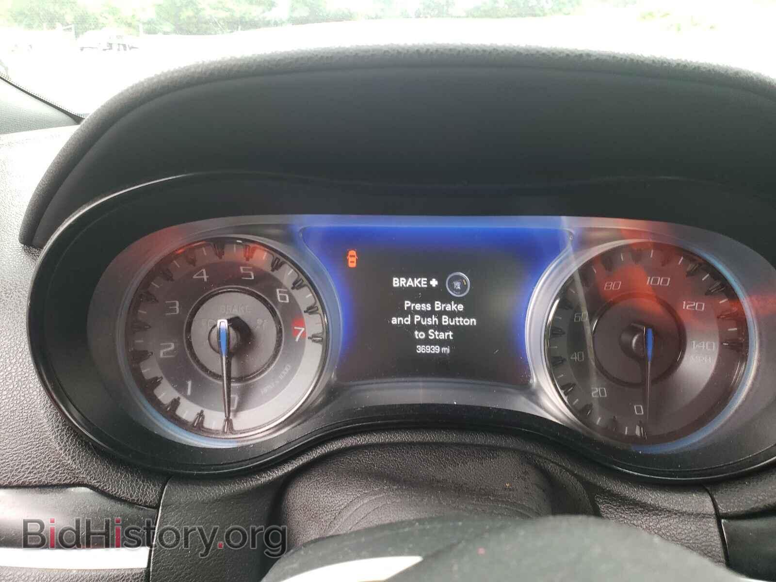 2019 CHRYSLER 300 - VIN: 2C3CCAGG6KH632100 - Фото 6