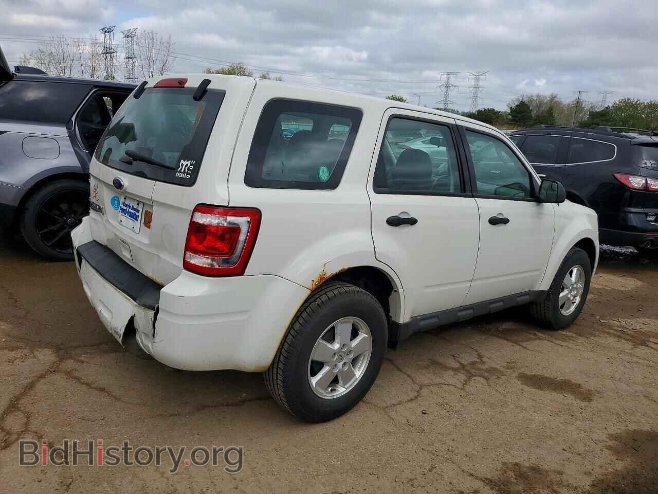 2011 FORD ESCAPE - VIN: 1FMCU0C72BKC64818 - Фото 3