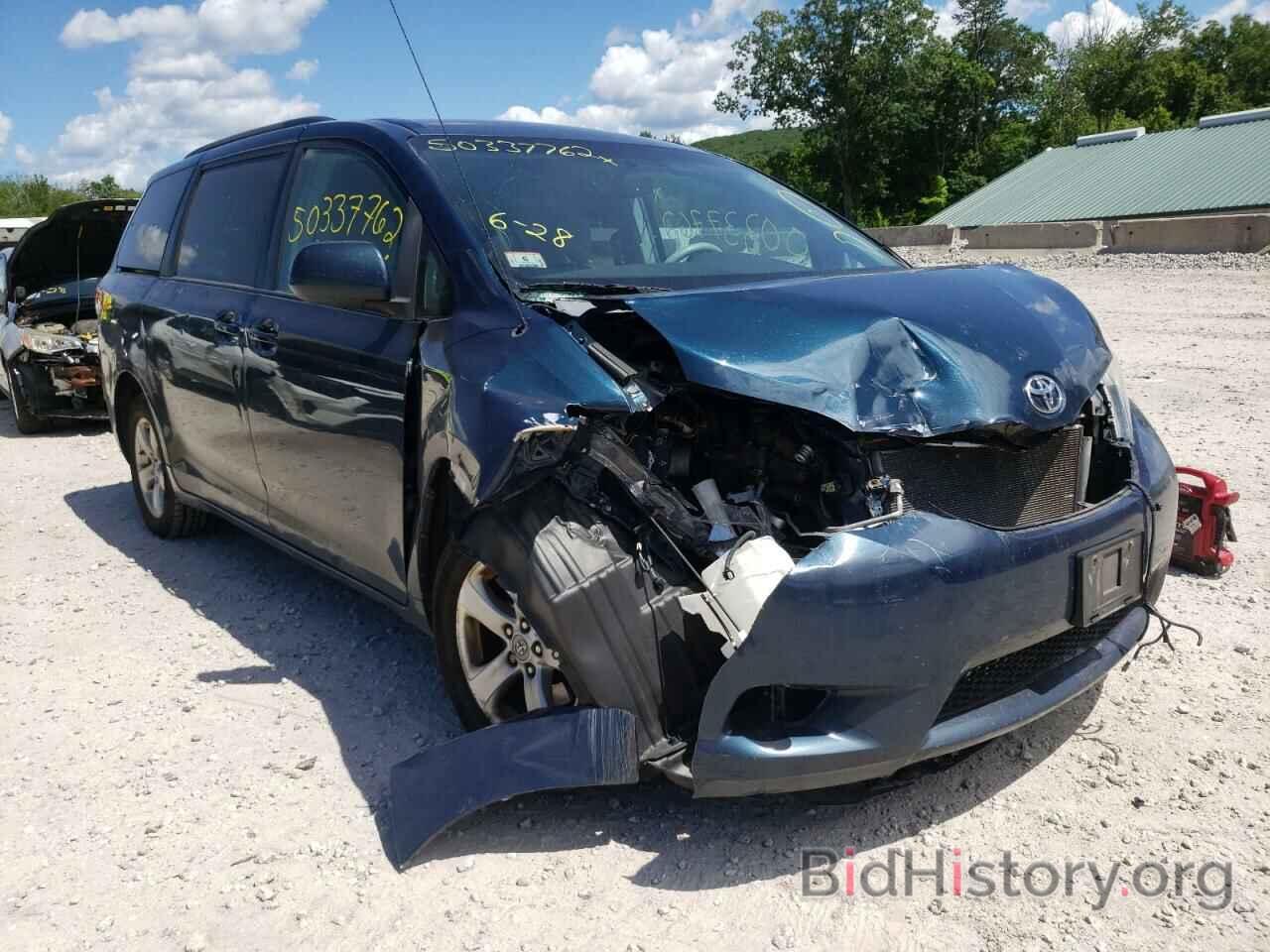 Photo 5TDKK3DC6BS014994 - TOYOTA SIENNA 2011