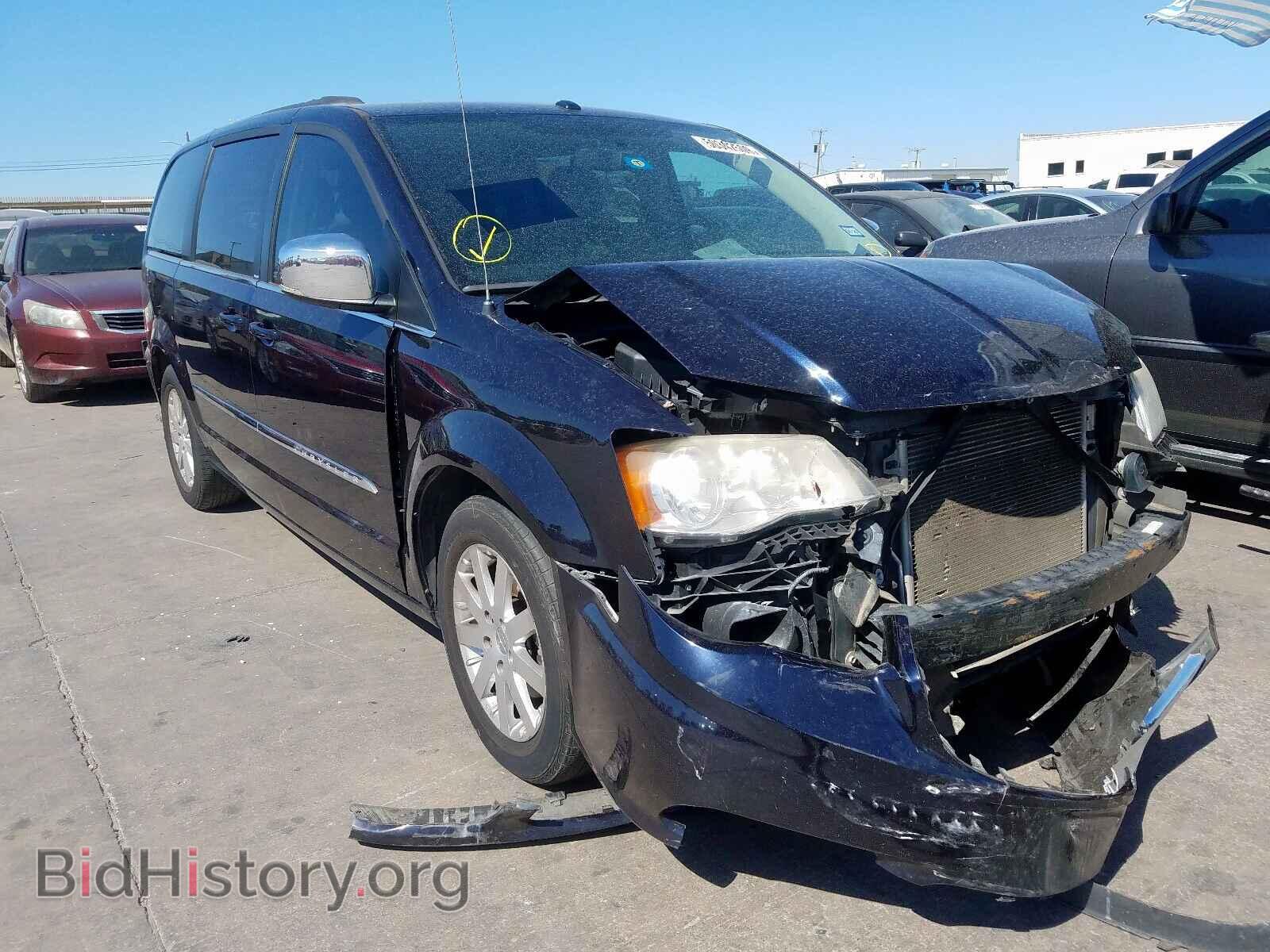 Photo 2A4RR8DG3BR631203 - CHRYSLER TOWN & COU 2011