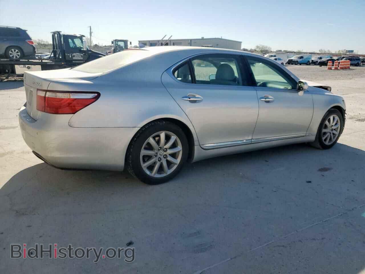 2007 LEXUS LS460 - VIN: JTHGL46F575002850 - Photo 3
