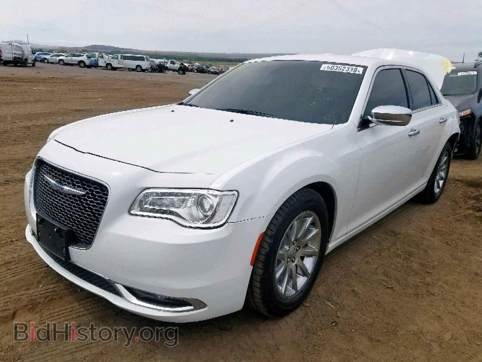 2018 CHRYSLER 300 - VIN: 2C3CCAEG2JH146000 - Фото 2