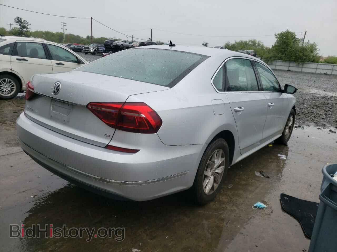 2017 VOLKSWAGEN PASSAT - VIN: 1VWAT7A32HC062049 - Фото 3