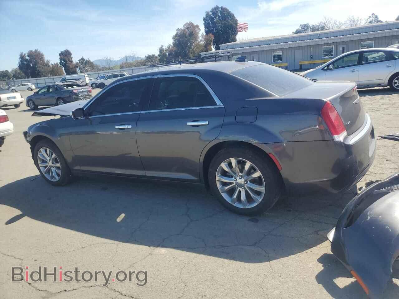 2019 CHRYSLER 300 - VIN: 2C3CCAKG2KH631565 - Фото 2