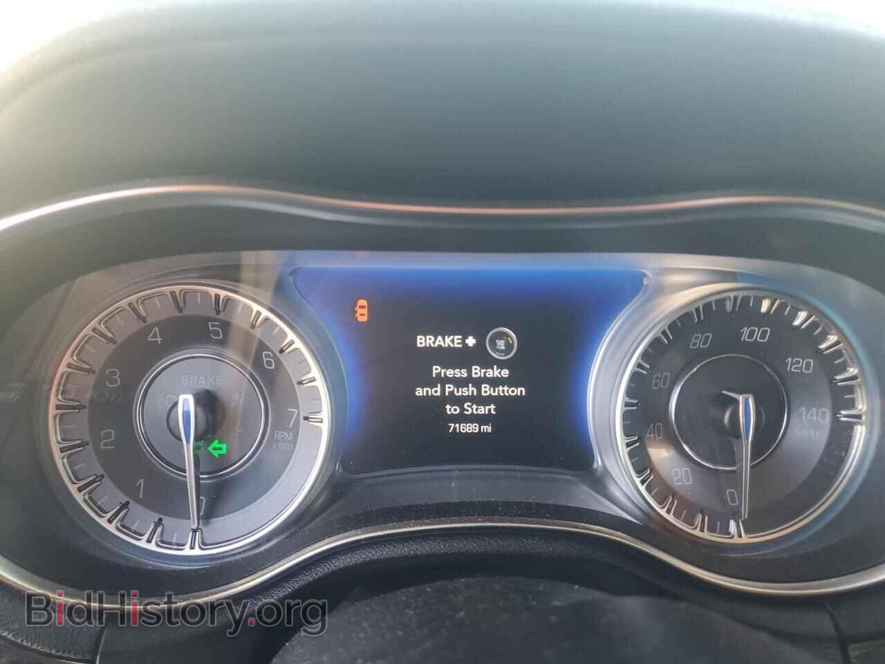2019 CHRYSLER 300 - VIN: 2C3CCAKG2KH631565 - Фото 9