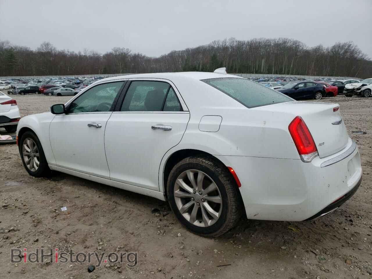 2019 CHRYSLER 300 - VIN: 2C3CCAKG4KH706167 - Фото 2