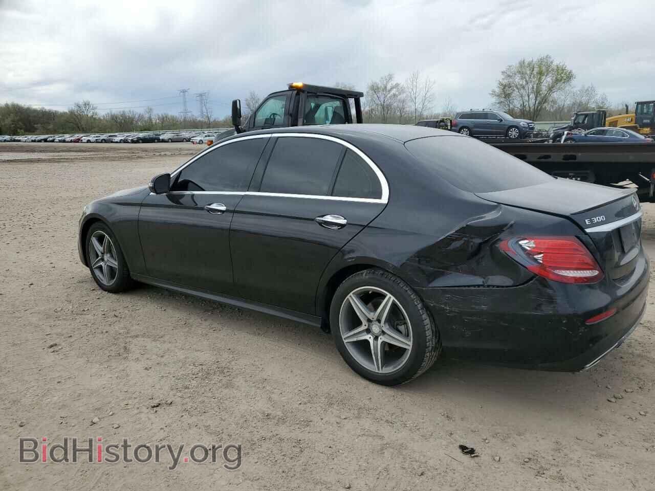 2017 MERCEDES-BENZ E-CLASS - VIN: WDDZF4KB1HA042846 - Фото 2