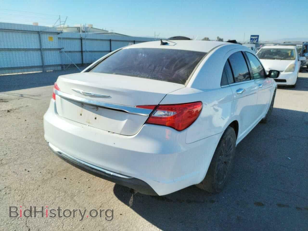 2011 CHRYSLER 200 - VIN: 1C3BC2FBXBN556041 - Photo 4