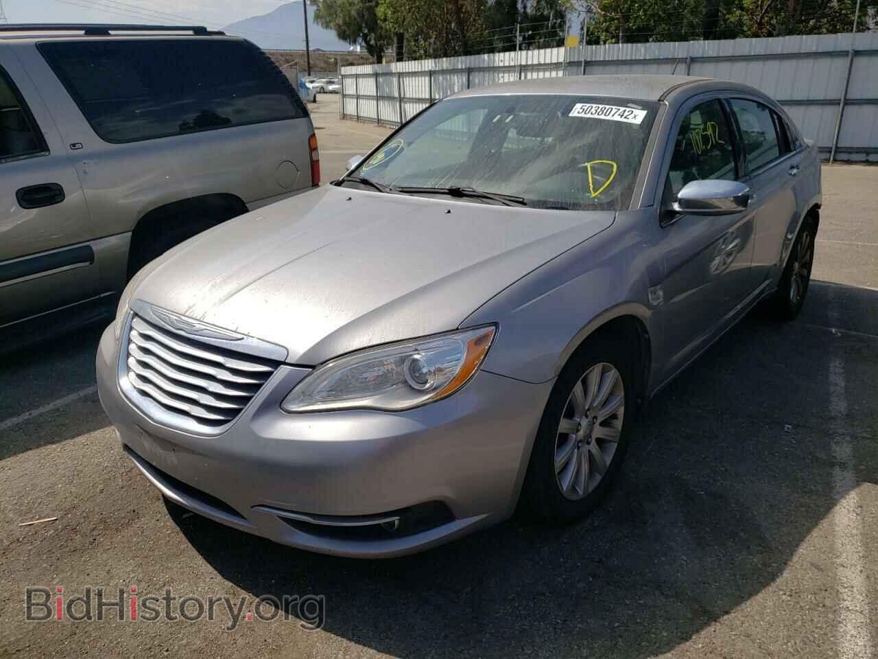 2013 CHRYSLER 200 - VIN: 1C3CCBCG0DN527798 - Фото 2