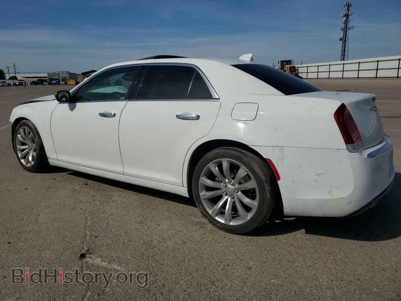 2019 CHRYSLER 300 - VIN: 2C3CCAEG9KH577600 - Фото 2