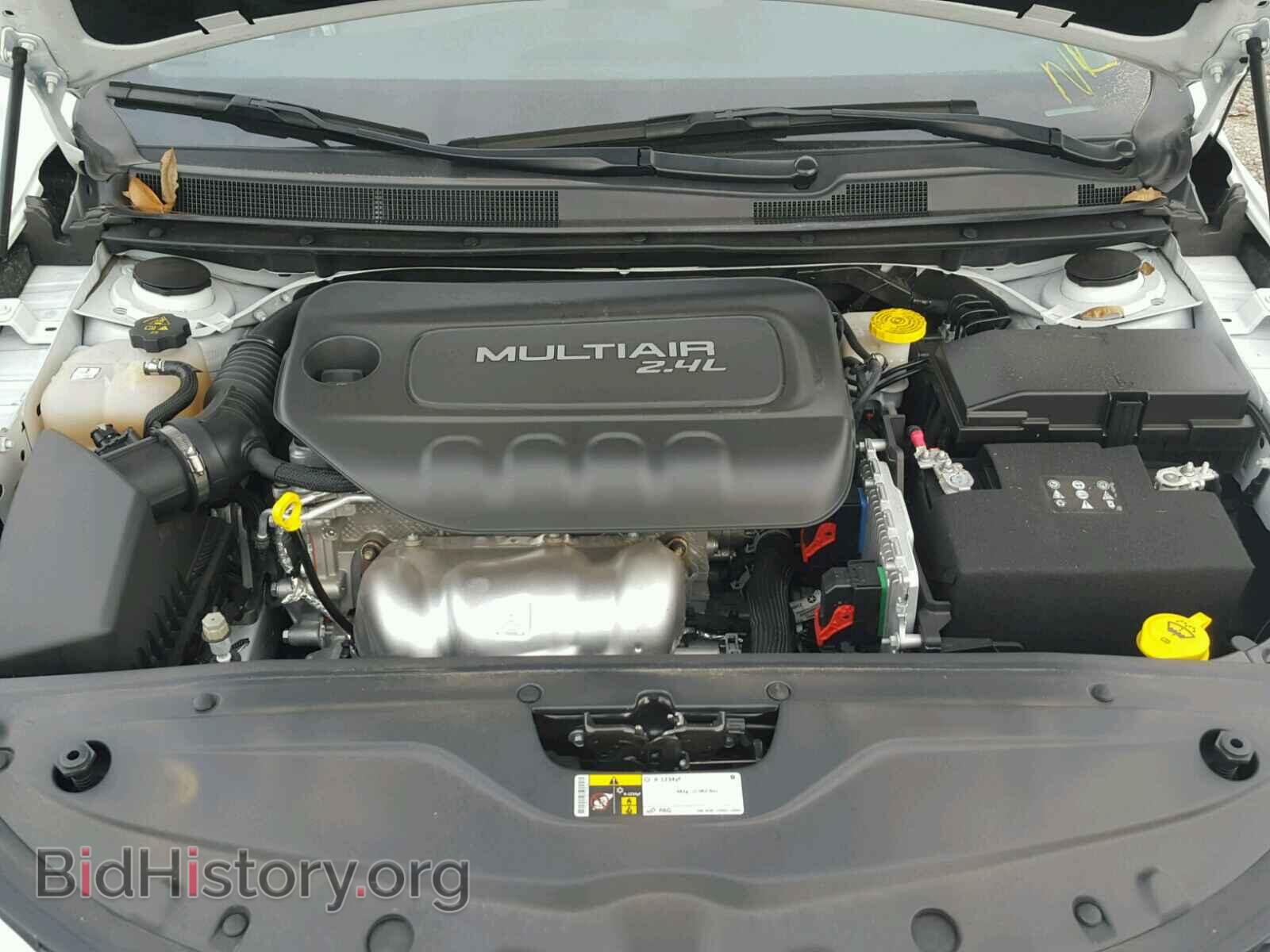 2016 CHRYSLER 200 - VIN: 1C3CCCAB1GN166390 - Фото 7