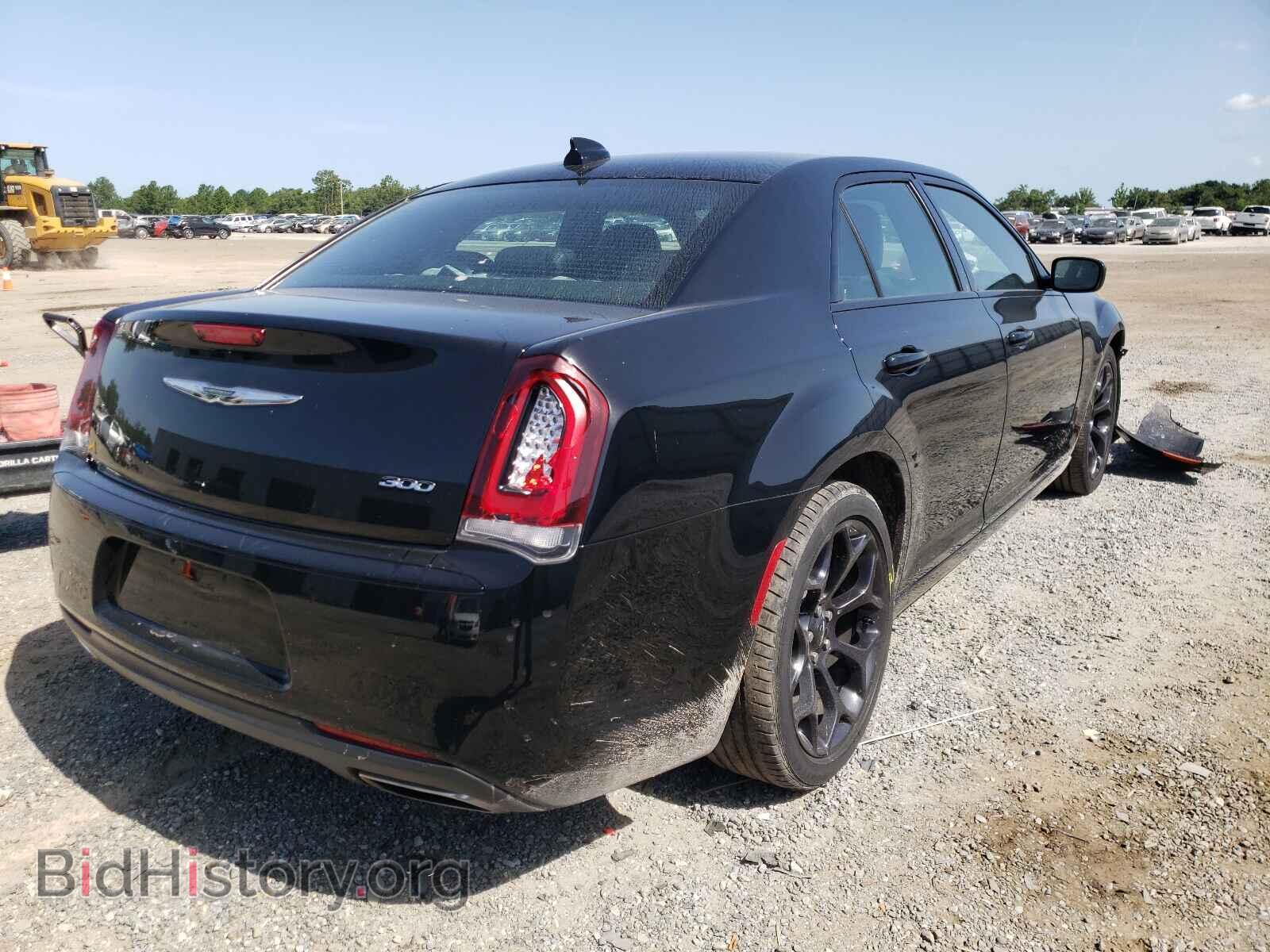 2019 CHRYSLER 300 - VIN: 2C3CCABG2KH637253 - Photo 4