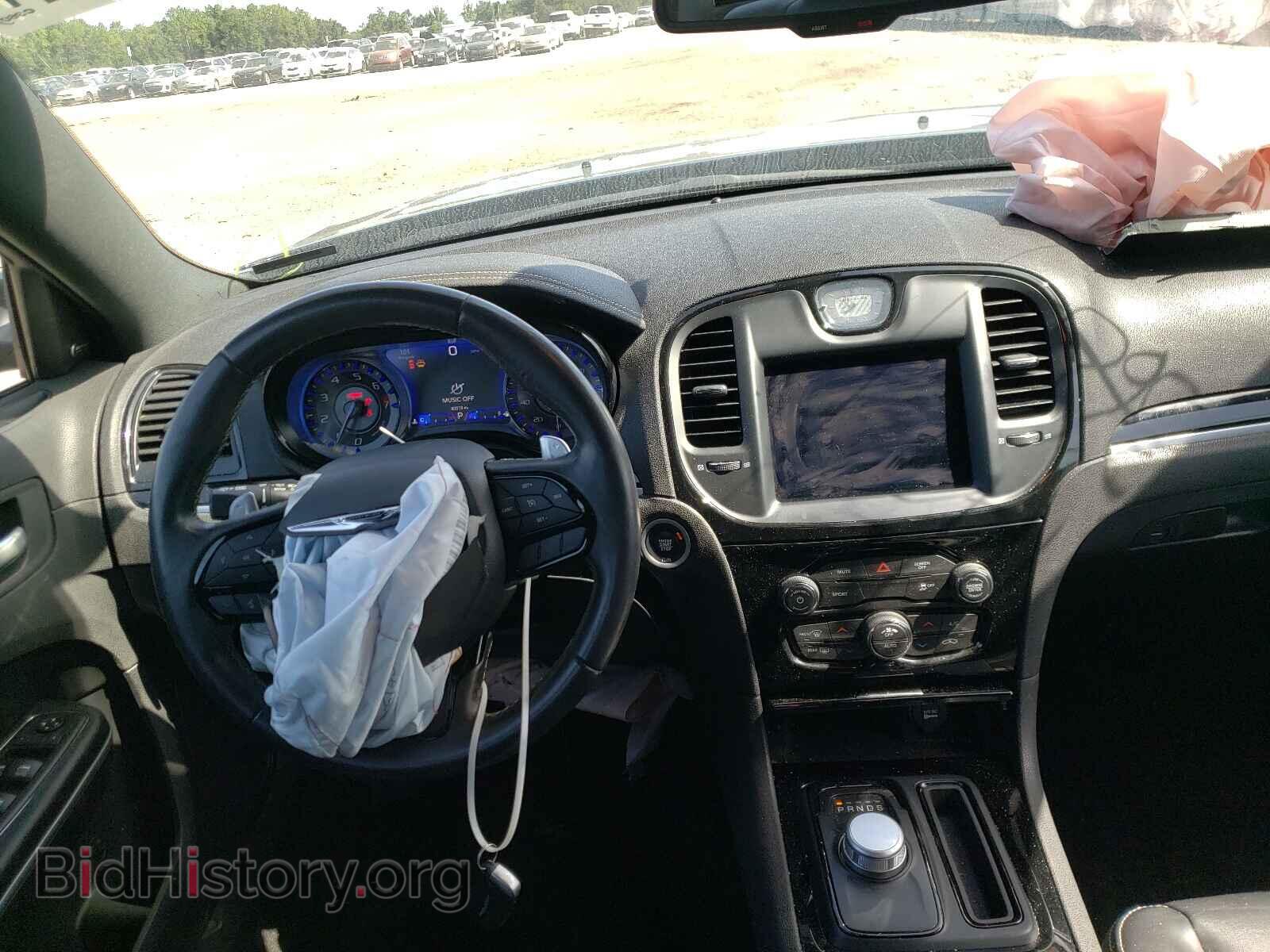 2019 CHRYSLER 300 - VIN: 2C3CCABG2KH637253 - Photo 9