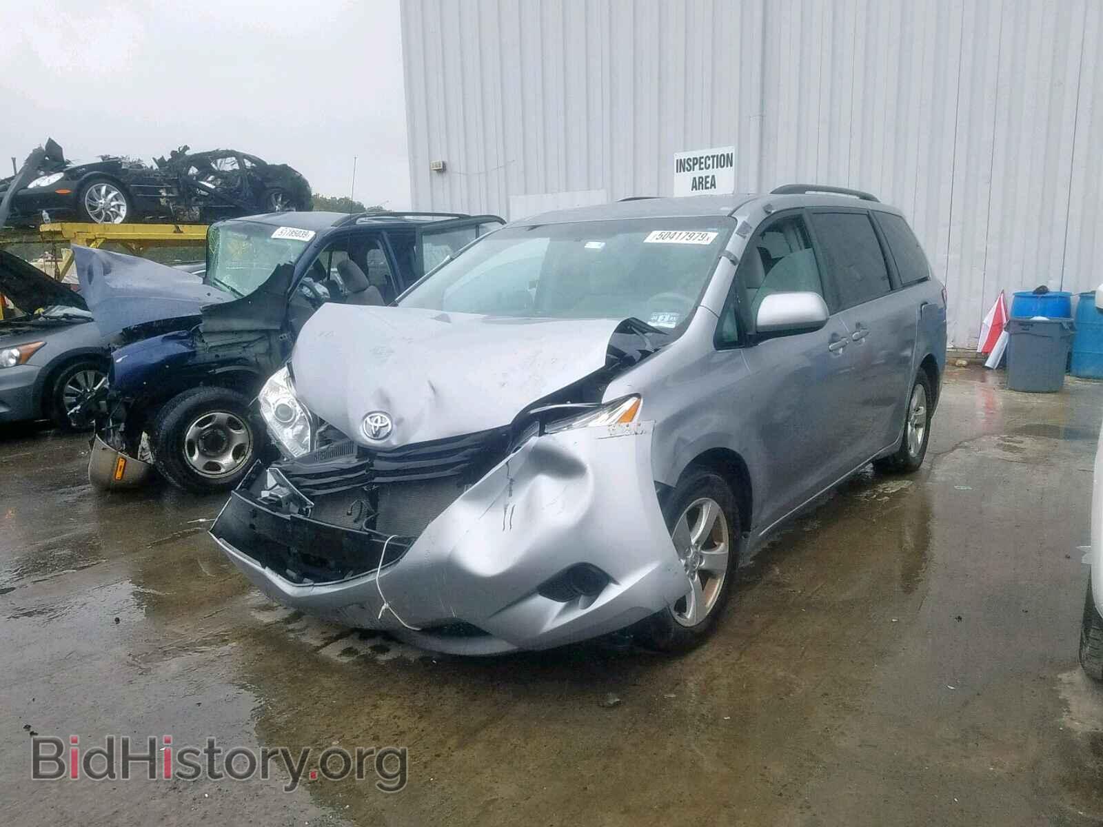 2011 TOYOTA SIENNA LE - VIN: 5TDKK3DC7BS029049 - Фото 2