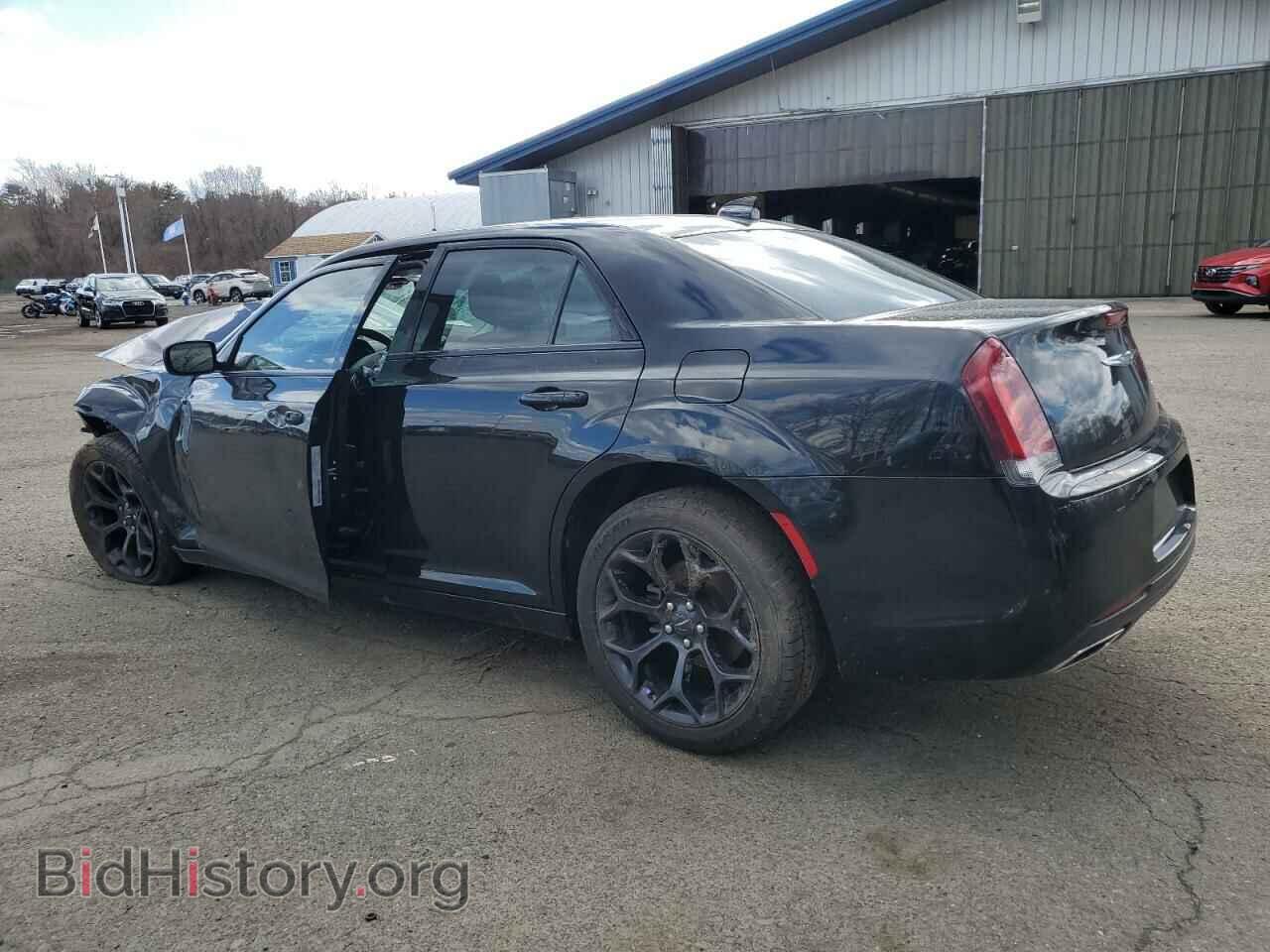 2019 CHRYSLER 300 - VIN: 2C3CCAAG9KH590899 - Фото 2