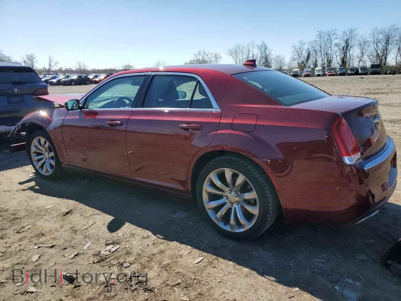 2019 CHRYSLER 300 - VIN: 2C3CCAAG4KH590597 - Фото 2