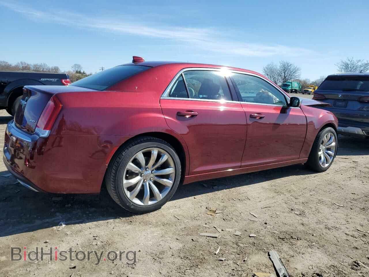 2019 CHRYSLER 300 - VIN: 2C3CCAAG4KH590597 - Фото 3