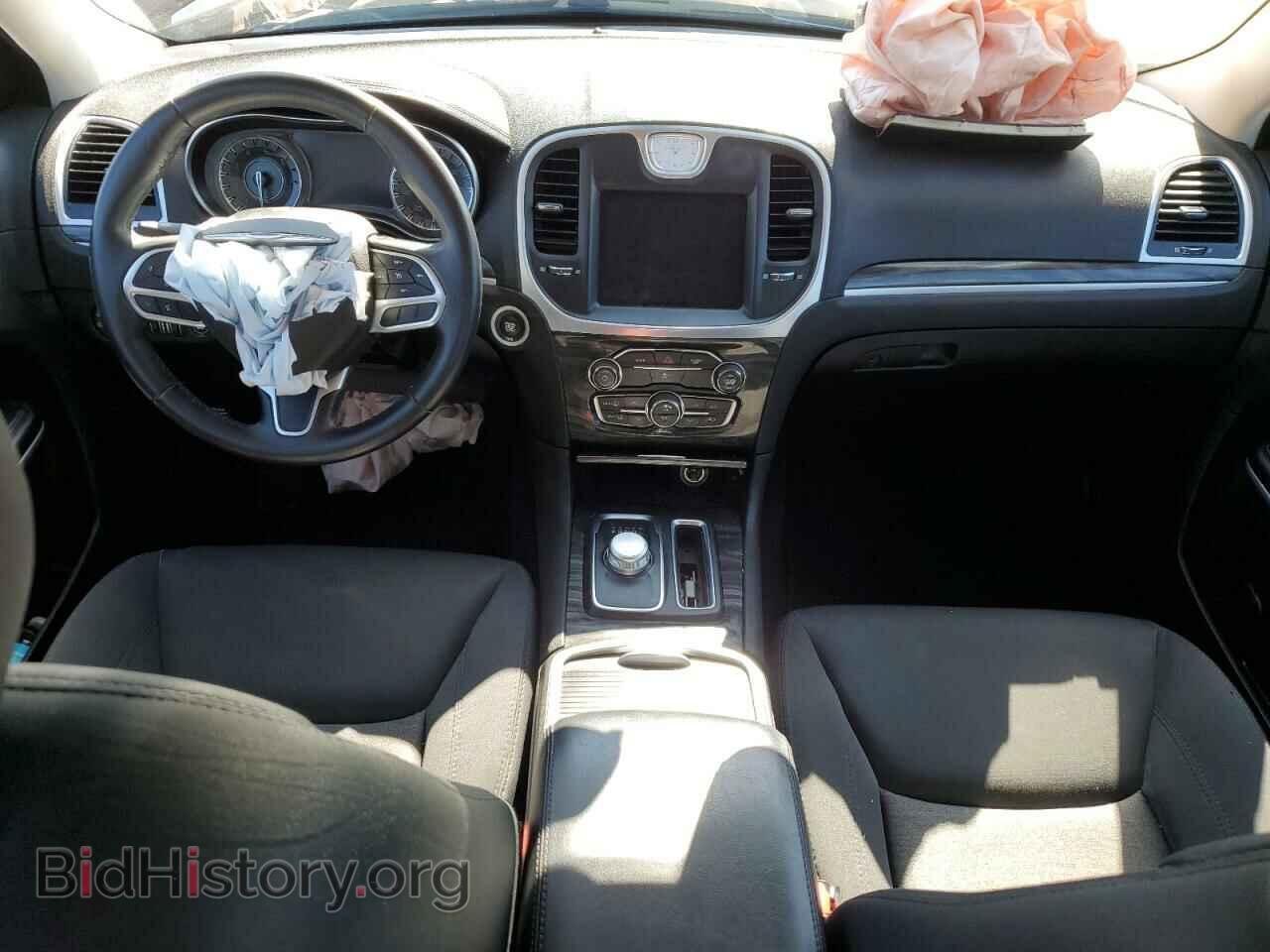 2019 CHRYSLER 300 - VIN: 2C3CCAAG4KH590597 - Фото 8
