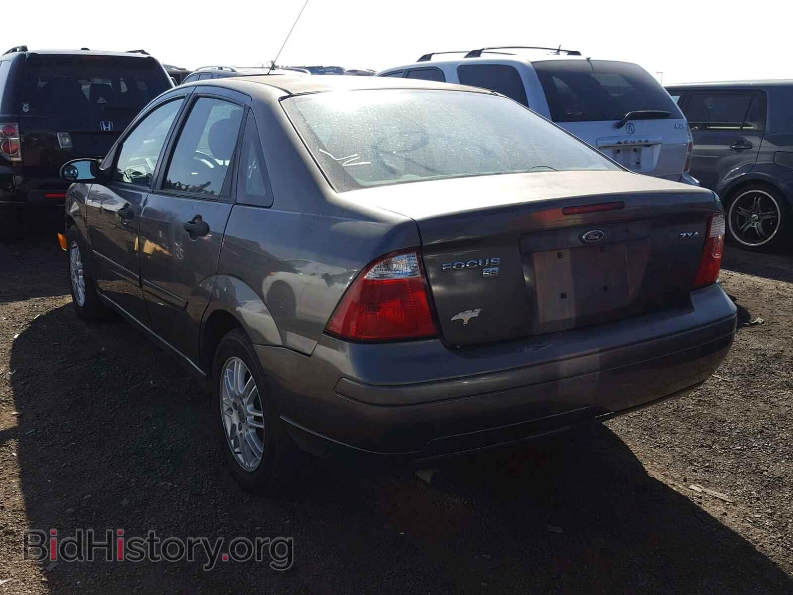 2005 FORD FOCUS - VIN: 1FAFP34N15W117769 - Photo 3