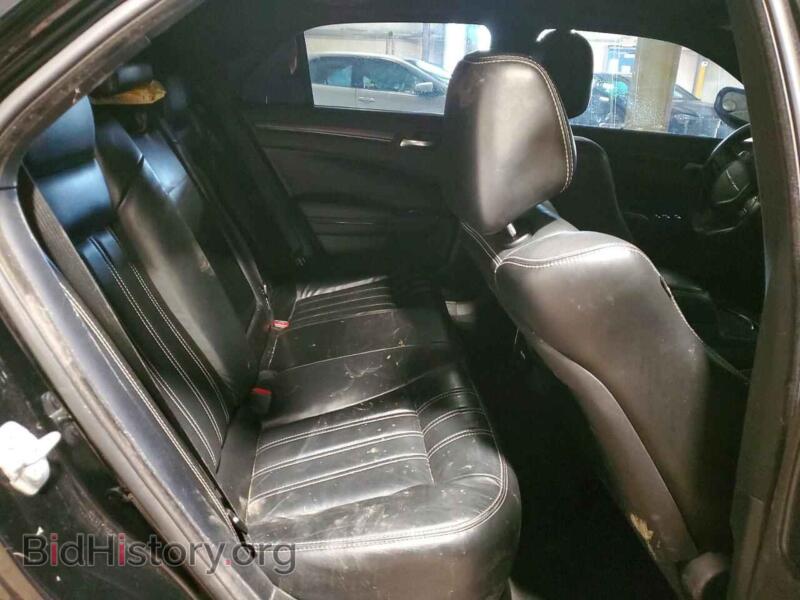 2016 Chrysler 300 (VIN 2C3CCABG2GH233814) — photo 10 of 15