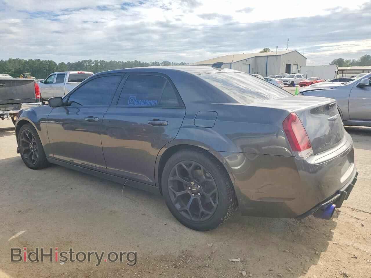 2019 CHRYSLER 300 - VIN: 2C3CCABG8KH550618 - Photo 2