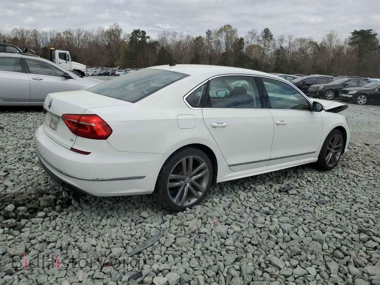 2016 VOLKSWAGEN PASSAT - VIN: 1VWAT7A30GC063814 - Фото 3