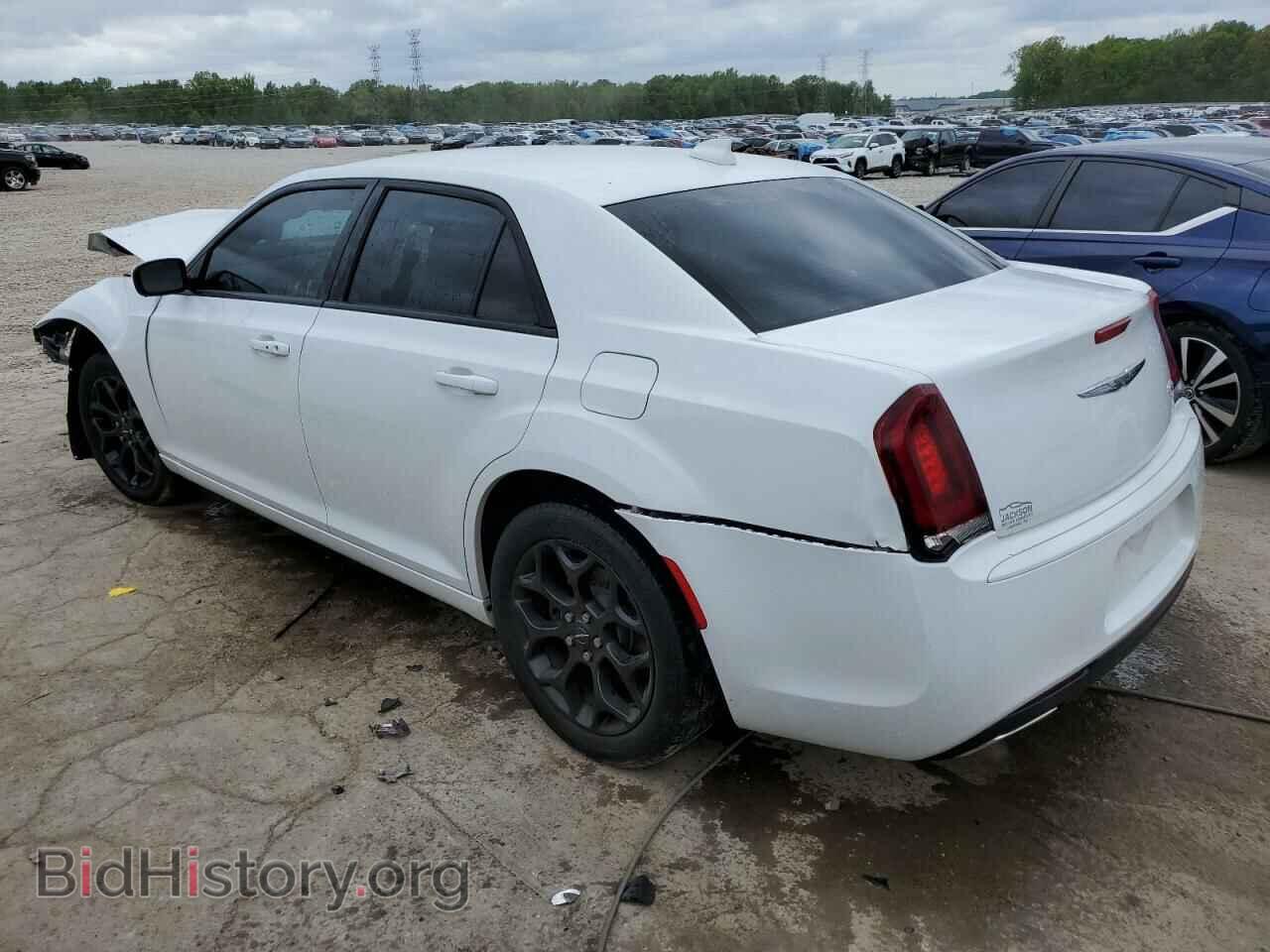 2019 CHRYSLER 300 - VIN: 2C3CCAGG8KH533844 - Фото 2