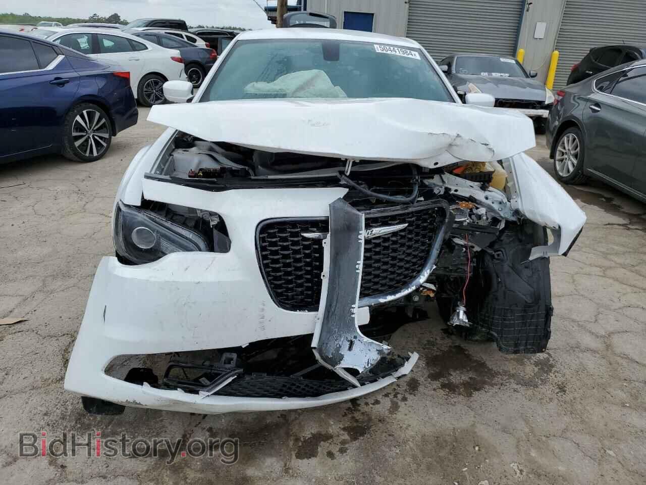 2019 CHRYSLER 300 - VIN: 2C3CCAGG8KH533844 - Фото 5