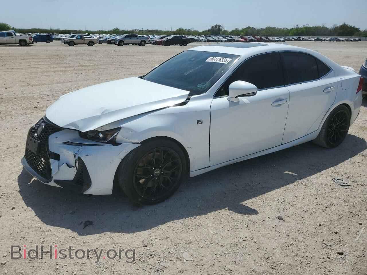 Photo JTHBE1D23H5030120 - LEXUS IS 2017