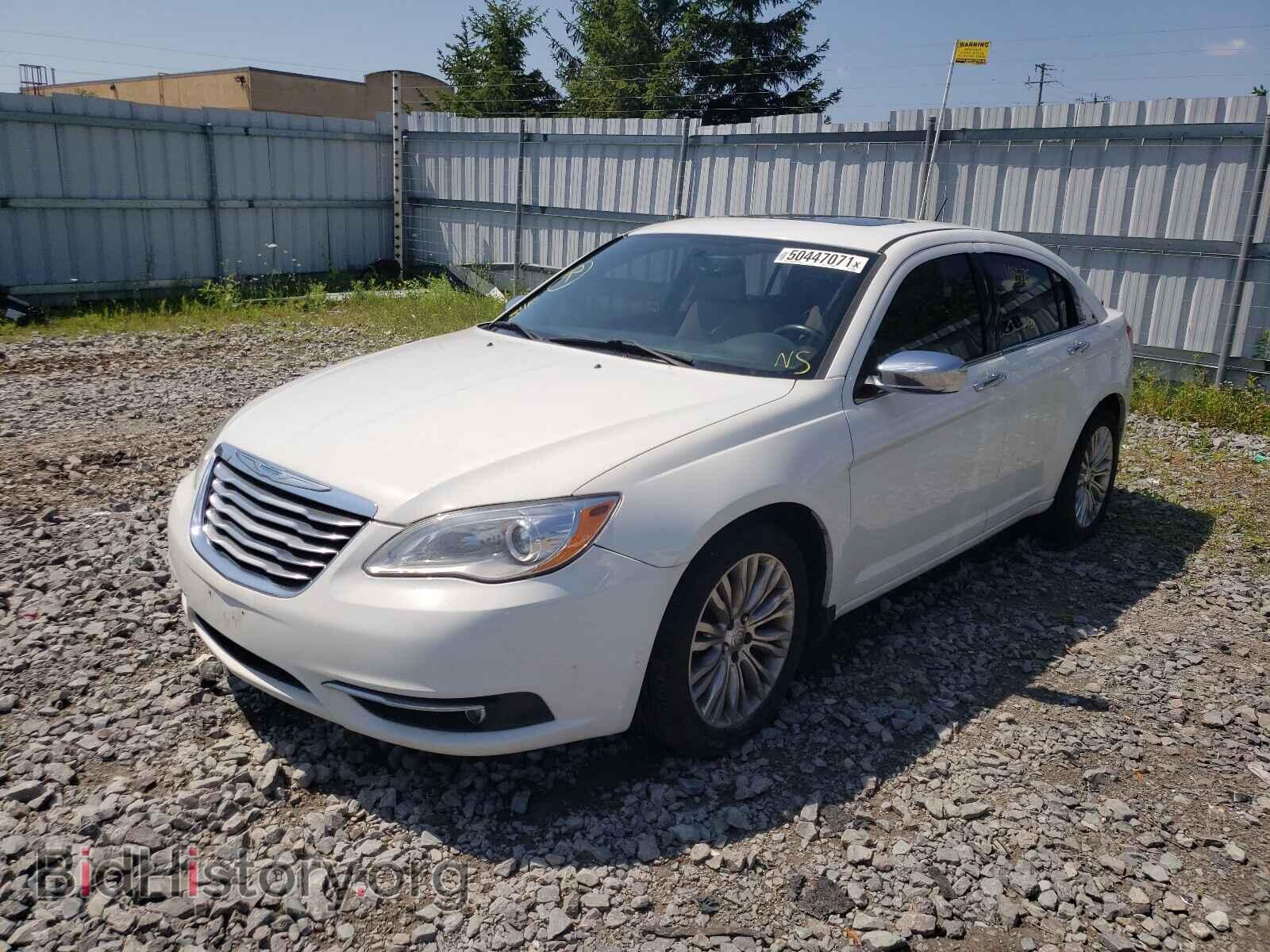 2013 CHRYSLER 200 - VIN: 1C3CCBCG1DN718825 - Фото 2