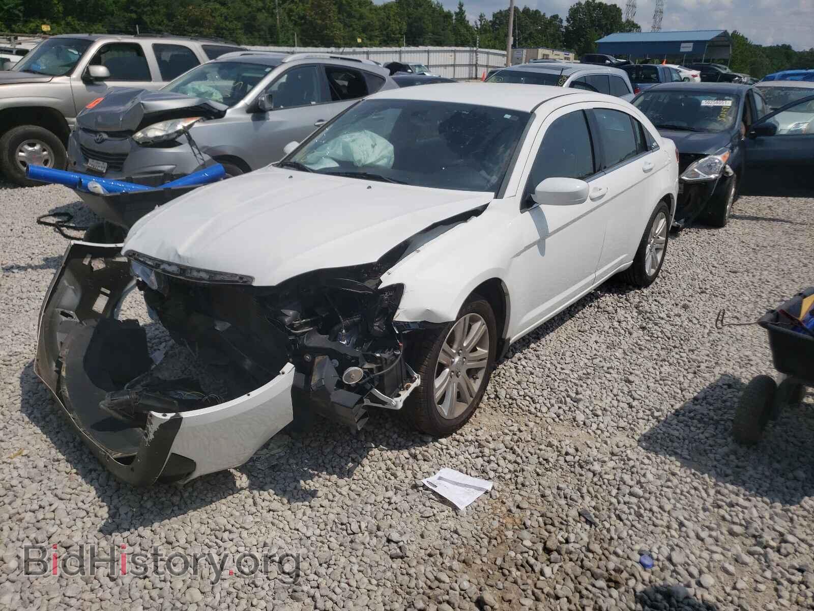 2013 CHRYSLER 200 - VIN: 1C3CCBBB8DN525321 - Photo 2
