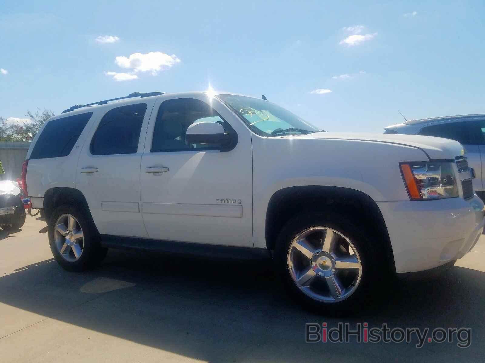 Photo 1GNSCBE04BR394144 - CHEVROLET TAHOE C150 2011