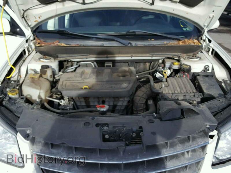 2010 Chrysler SEBRING (VIN 1C3CC5FB9AN147193) — фото 7 из 10