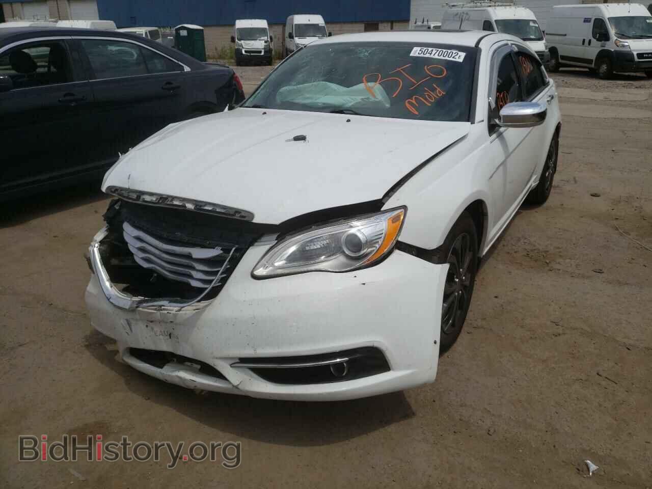 2013 CHRYSLER 200 - VIN: 1C3CCBCG0DN757941 - Photo 2