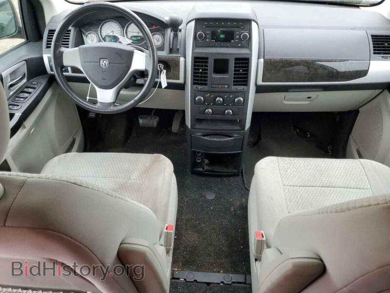 2010 Dodge CARAVAN (VIN 2D4RN5D10AR268792) — фото 8 из 12