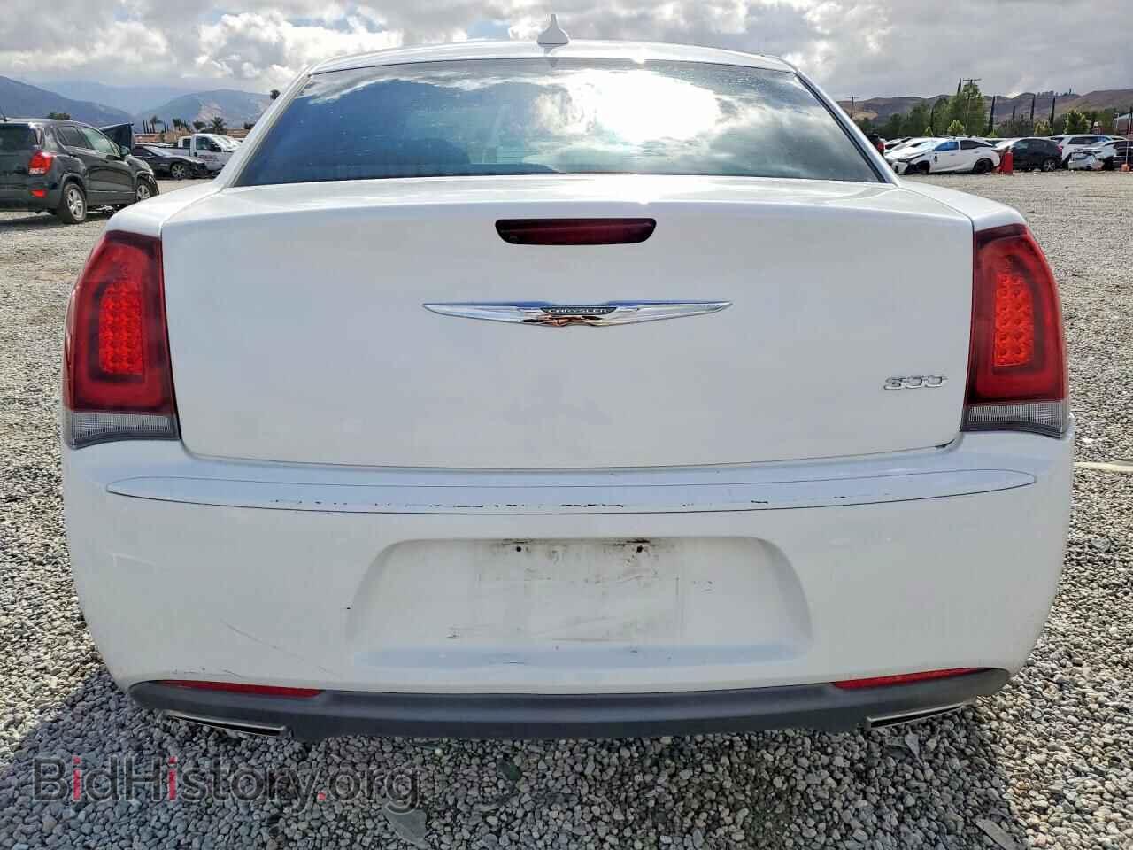 2019 CHRYSLER 300 - VIN: 2C3CCAAG9KH641012 - Фото 6