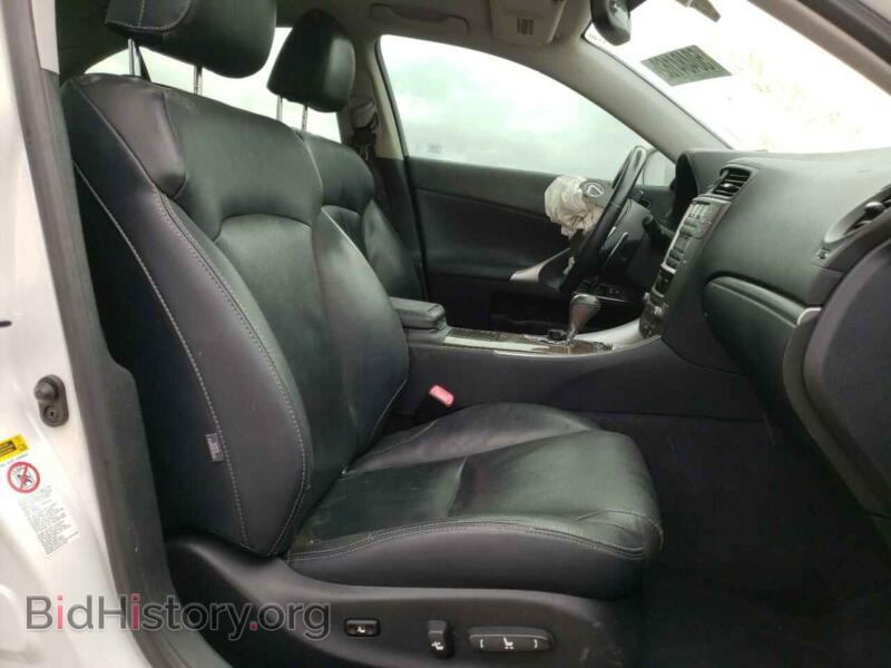 2011 Lexus IS (VIN JTHBF5C26B5130385) — фото 5 из 10