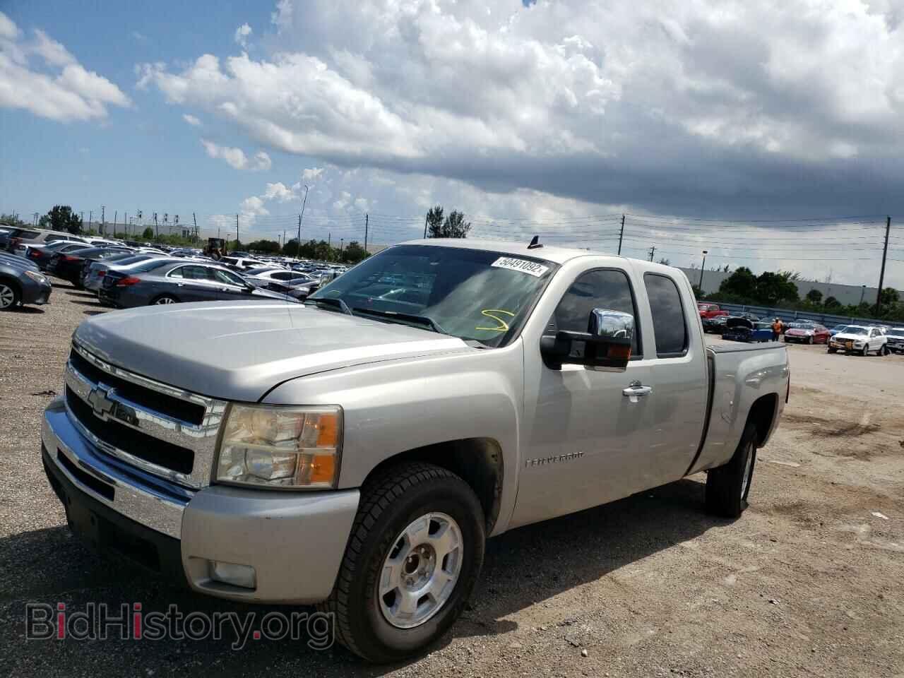 2007 CHEVROLET SILVERADO - VIN: 2GCEC19J071644594 - Фото 2
