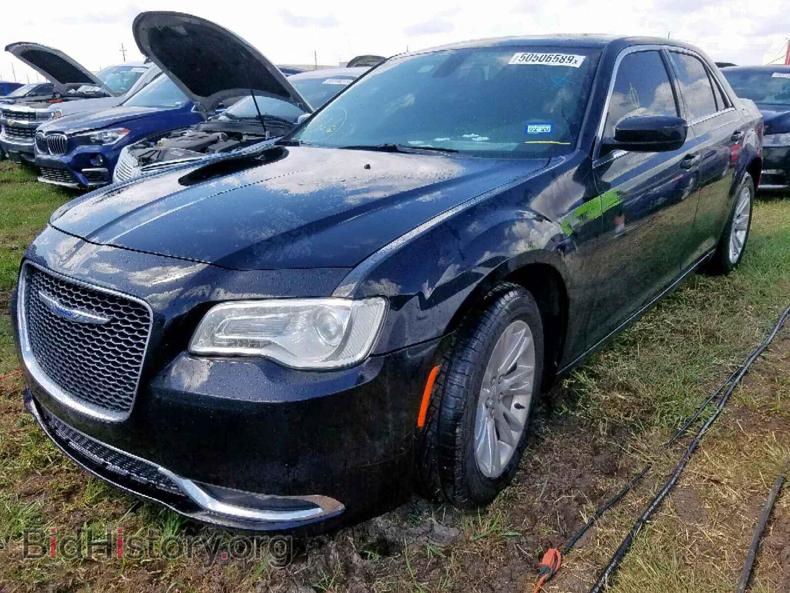 2017 CHRYSLER 300 - VIN: 2C3CCAAG2HH552956 - Фото 2