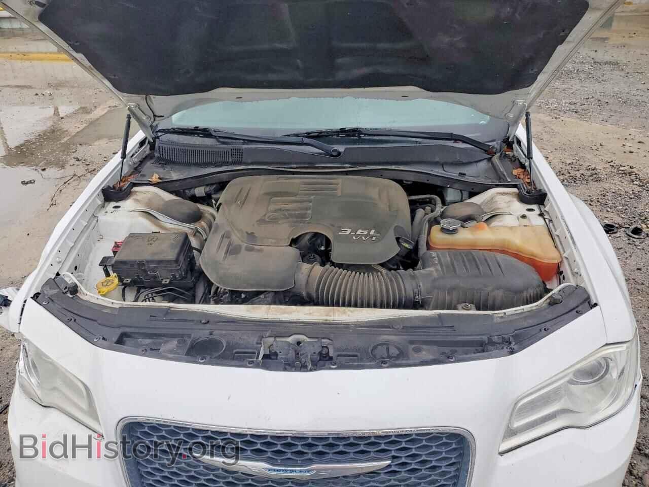 2016 CHRYSLER 300 - VIN: 2C3CCAAG4GH261342 - Фото 11